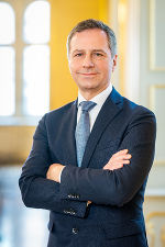 Portraitfoto HR Dr. Maximilian Weiss
